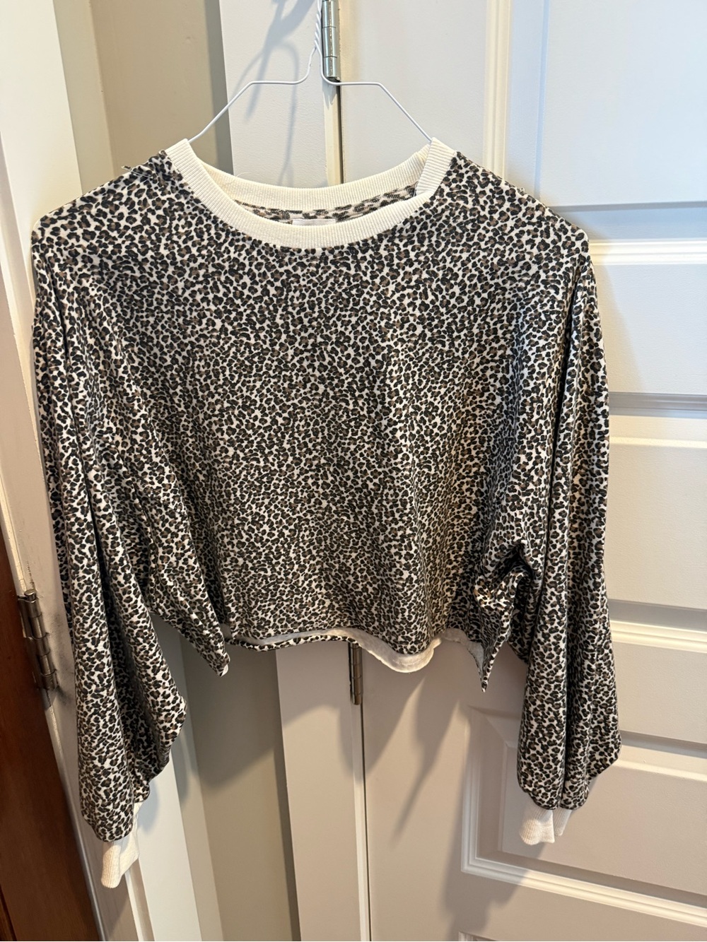 Le Lis Black and White Leopard Cropped Pullover Sweatshirt